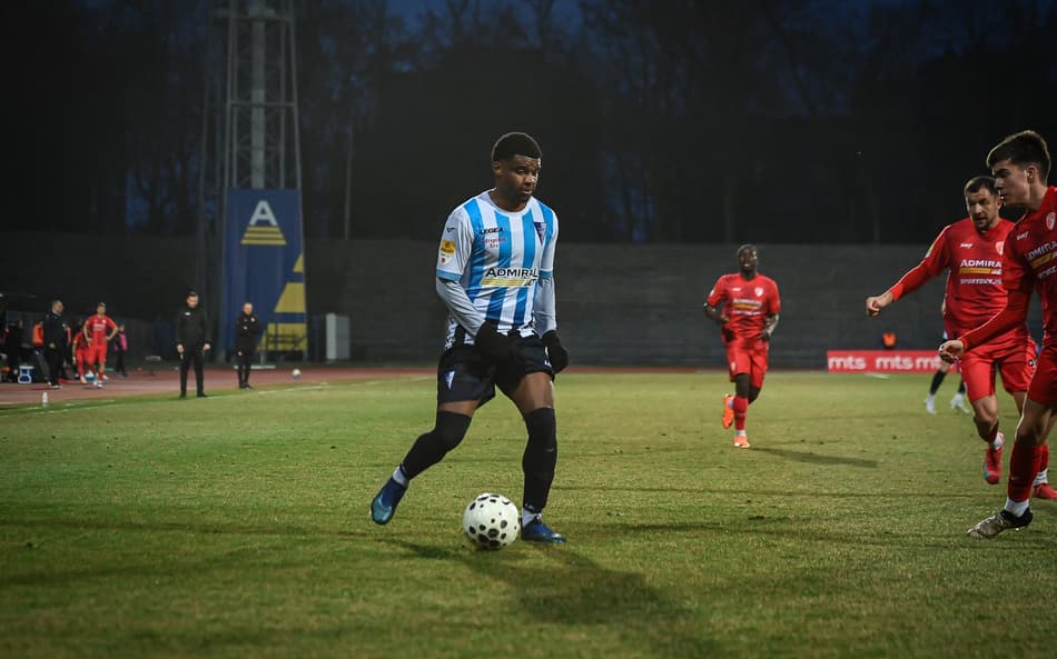 Lincoln em ação pelo Spartak Subótica, da Sérvia