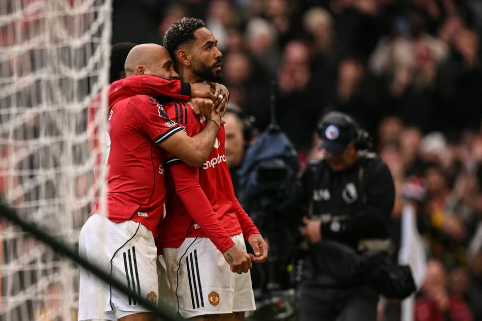 Matheus Cunha comemora gol do Manchester United sobre o Aston Villa