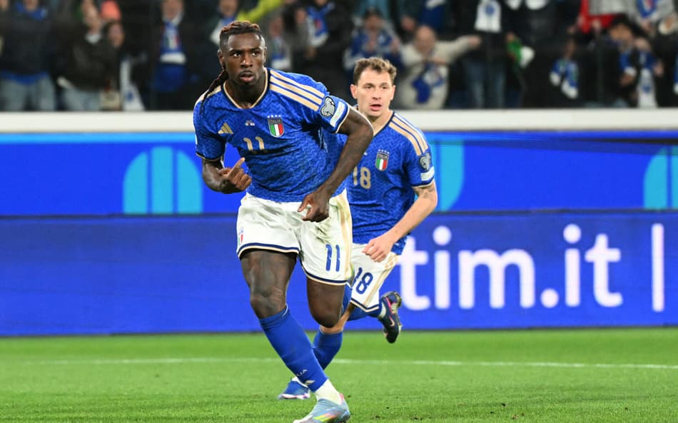 Moise Kean celebra gol da Itália sobre a Irlanda do Norte