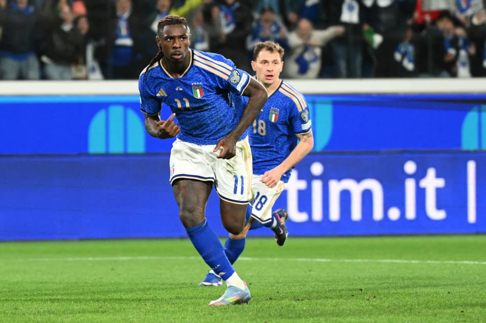 Moise Kean celebra gol da Itália sobre a Irlanda do Norte