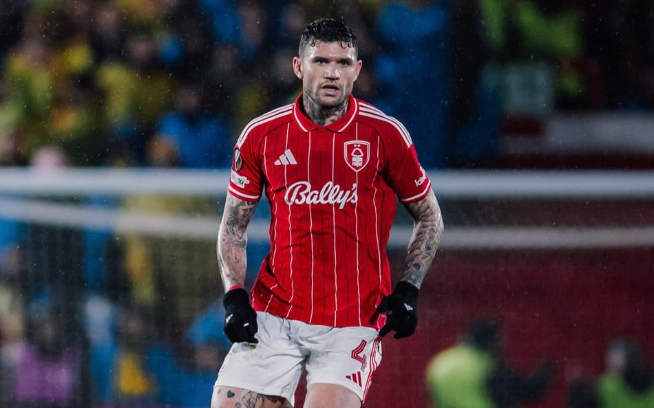 Morato em ação pelo Nottingham Forest (Foto: Divulgação/Nottingham Forest)