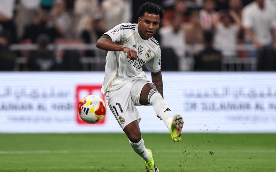 Rodrygo em ação no clássico entre Atlético de Madrid x Real Madrid (Foto: Fadel Senna/AFP)