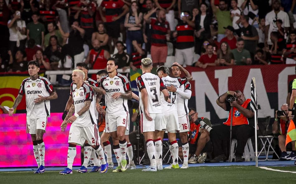 Samuel Lino abre o placar em Botafogo x Flamengo