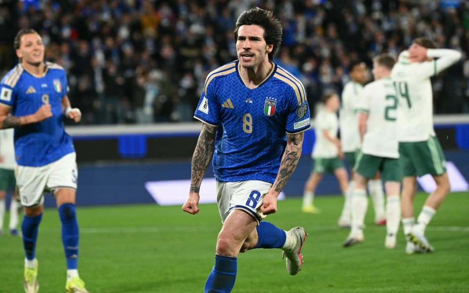 Tonali comemora gol marcado pela Itália sobre a Irlanda do Norte
