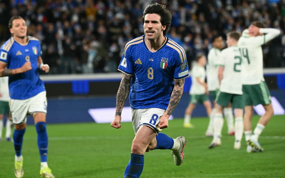 Tonali comemora gol marcado pela Itália sobre a Irlanda do Norte