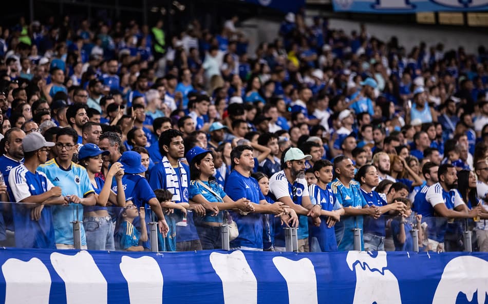 Torcida do Cruzeiro em Cruzeiro x Pouso Alegre, no Mineirão.