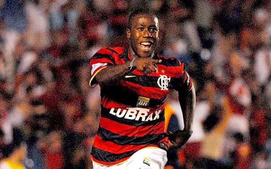 Por onde anda Toró, ex-volante do Flamengo?