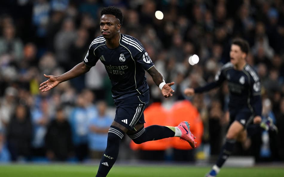 Vini Jr celebra gol marcado pelo Real Madrid sobre o Manchester City, na Champions League