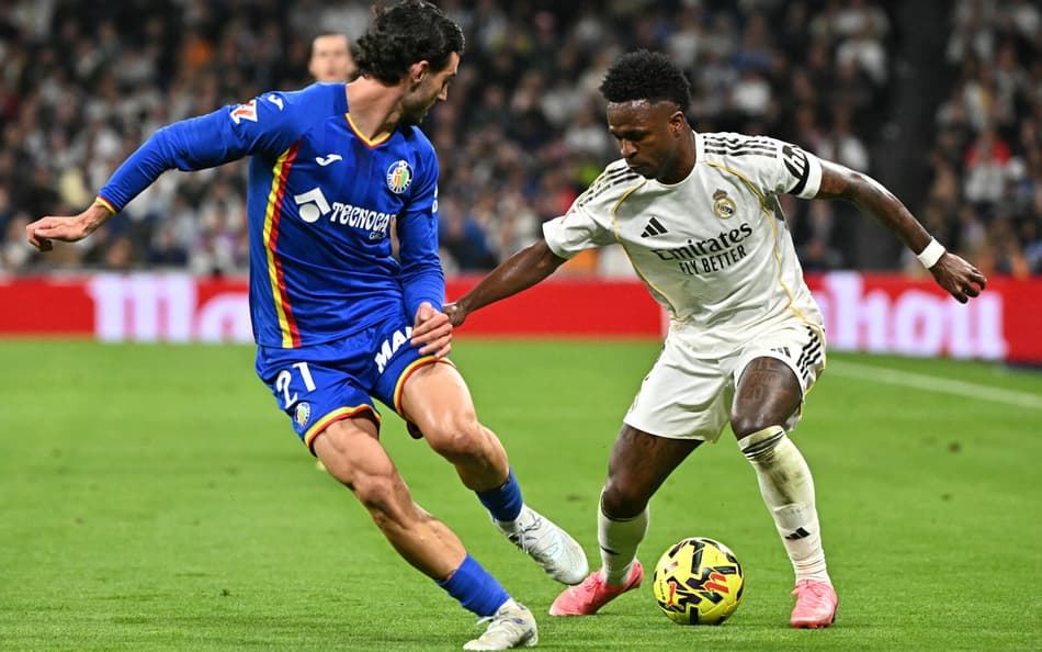 Vini Jr tenta driblar defensor em Real Madrid x Getafe
