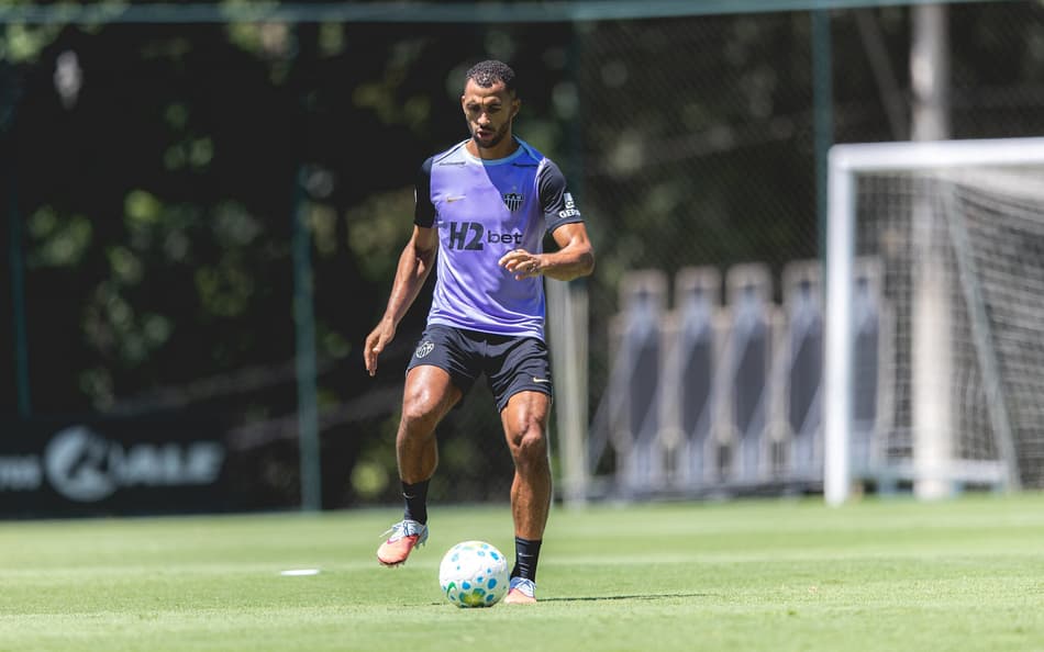 Vitor Hugo em treino pelo Atlético (Foto: Pedro Souza / Atlético)