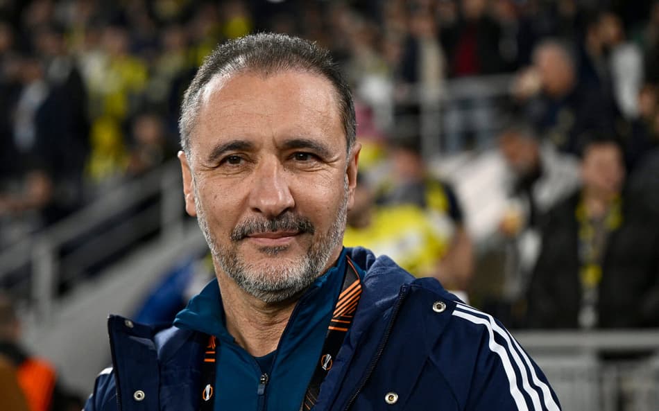Vitor Pereira em sua estreia pelo Nottingham Forest contra o Fenerbahce, pela Europa League