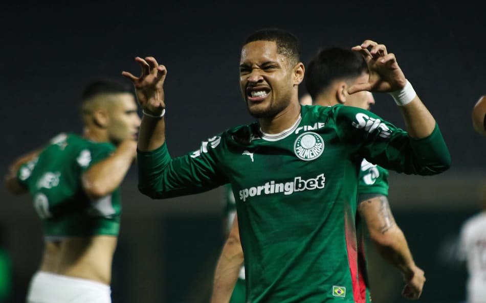 Palmeiras vence Fluminense por 2 x 1; Vitor Roque marca de pênalti