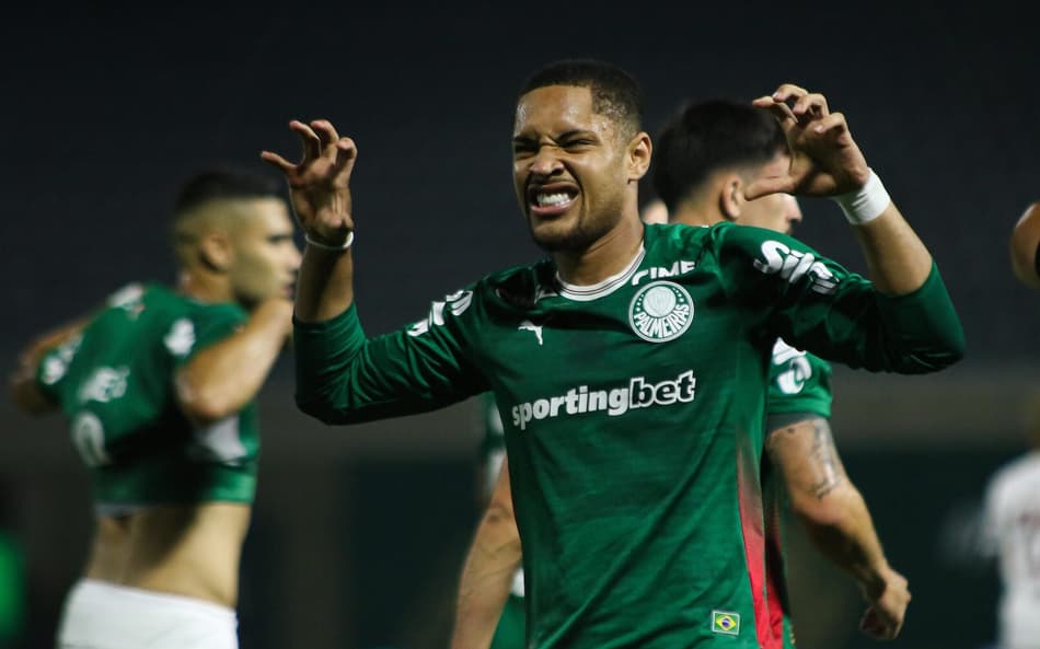 Palmeiras vence Fluminense por 2 x 1; Vitor Roque marca de pênalti