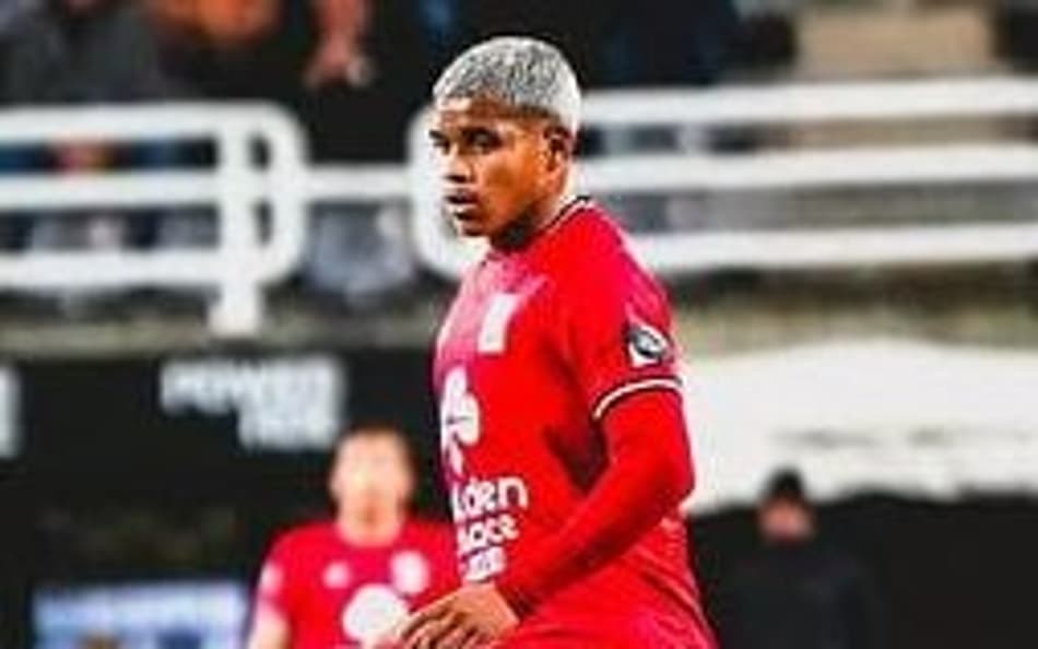 Huguinho, revelado pelo Botafogo, em ação na Bélgica (Foto: Divulgação)