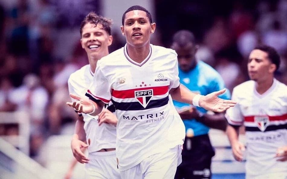 Tetê comemora gol pelo São Paulo na Copinha