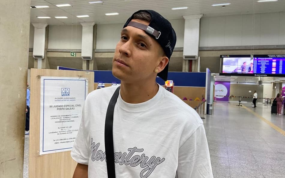 Julián Millán em chegada ao Fluminense (Foto: Pedro Brandão/ Lance!)