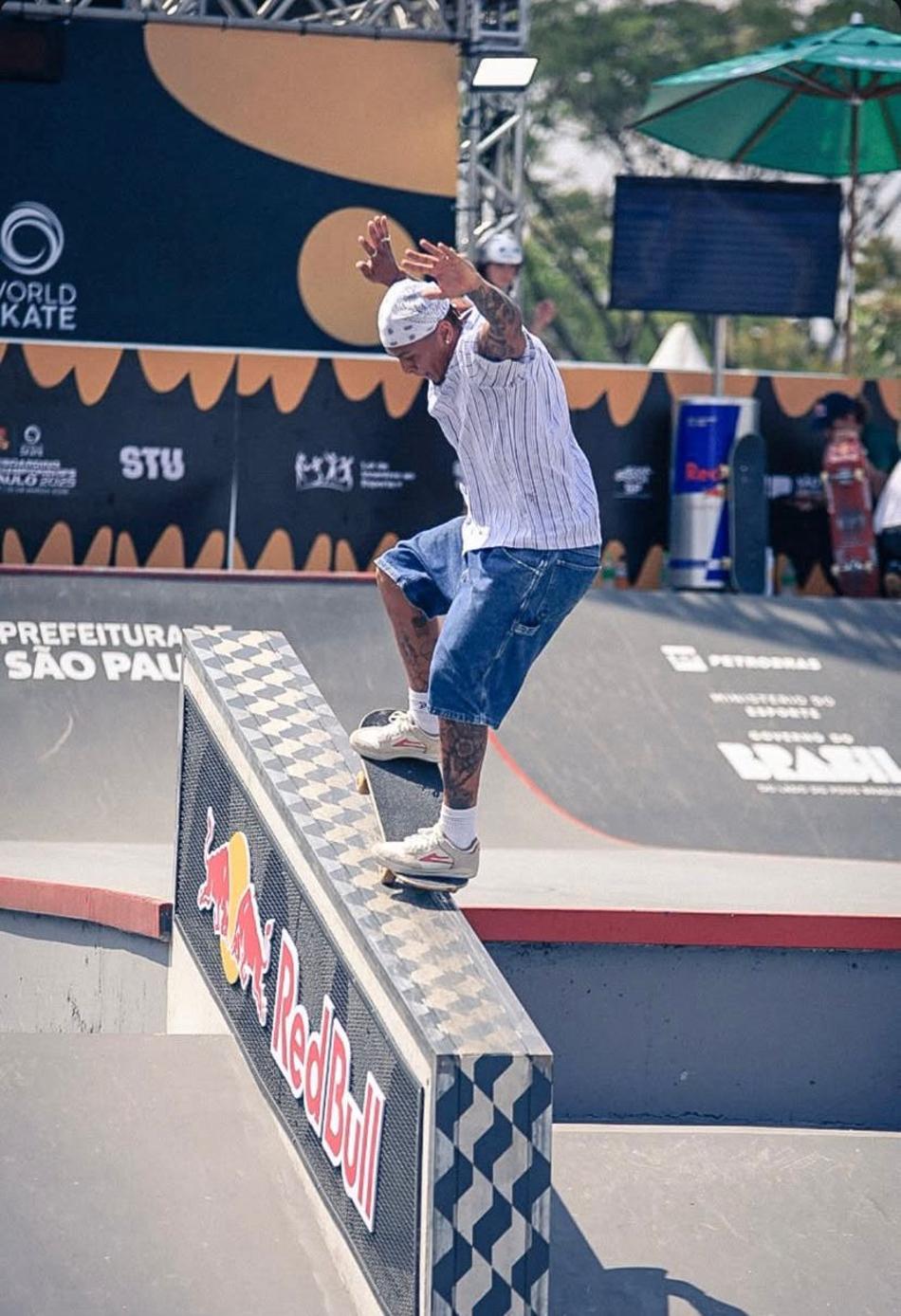 Gabryel Aguilar em ação pela classificatória do street masculino (Rodrigo Lima/CBSk)