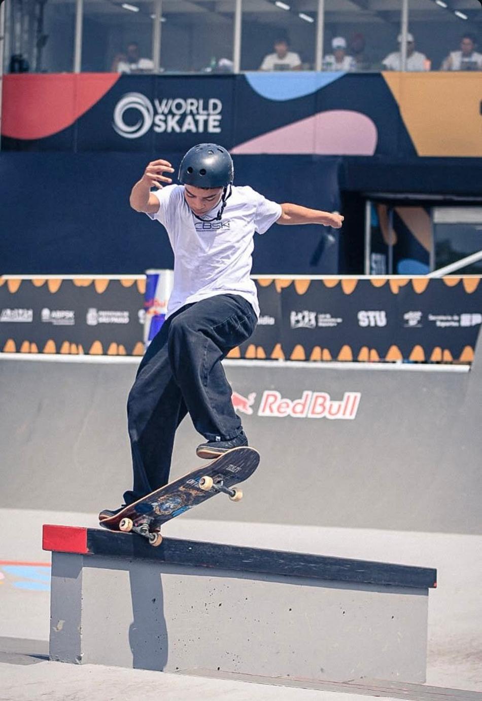 O carioca Matheus Mendes, de 16 anos, no street masculino (Foto: Rodrigo Lima/CBSk)