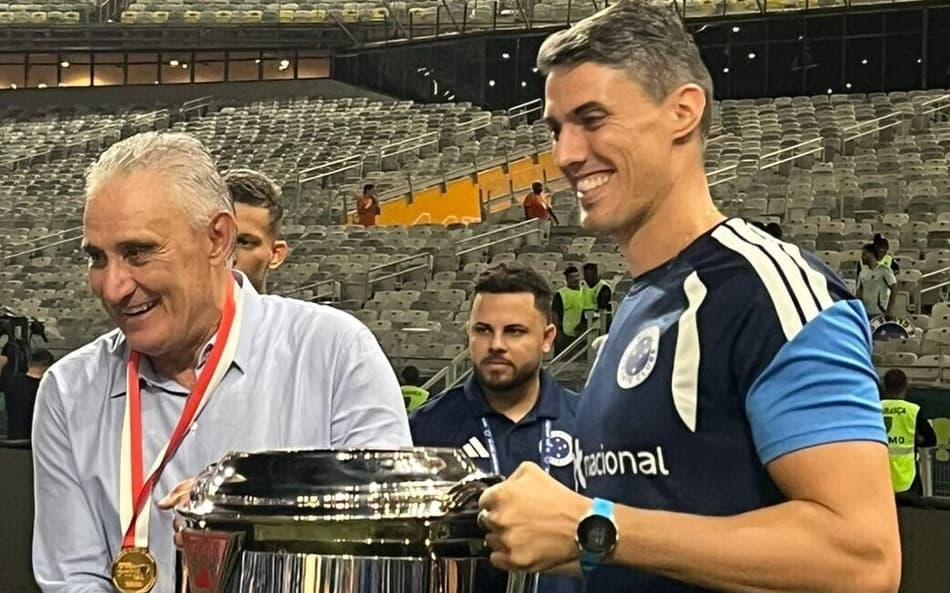 Tite e Matheus Bachi (Foto: Eduardo Statuti/Lance!)