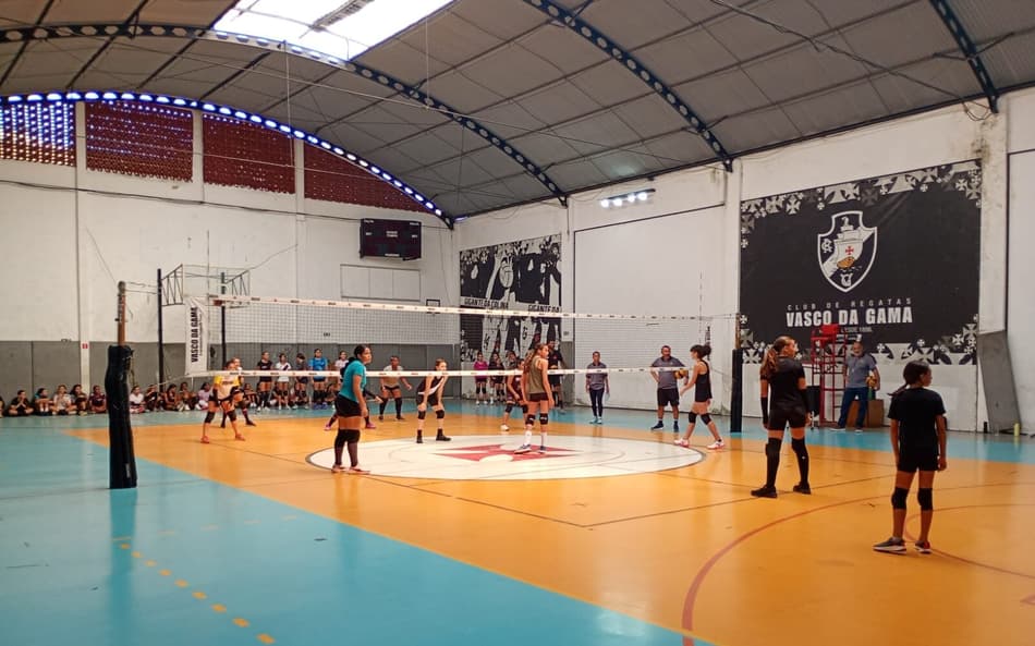 Time de vôlei do Vasco treina no Ginásio Forninho, em São Januário (Foto: Divulgação/ CRVG)