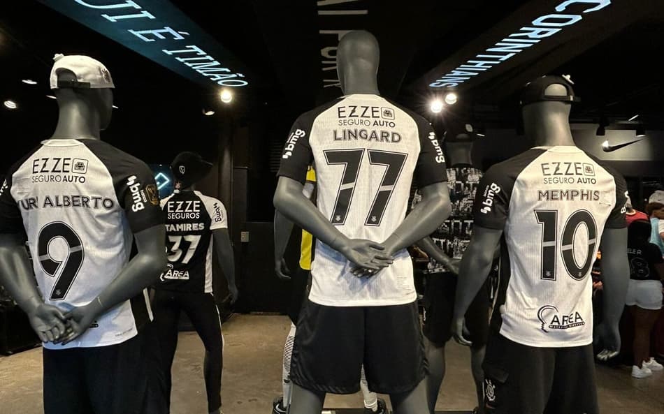 Jesse Lingard vai vestir a camisa 77 (Foto: Guilherme Lesnok/Lance!)