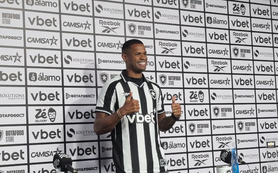 Júnior Santos está de volta ao Botafogo (Foto: Leonardo Bessa/Lance!)