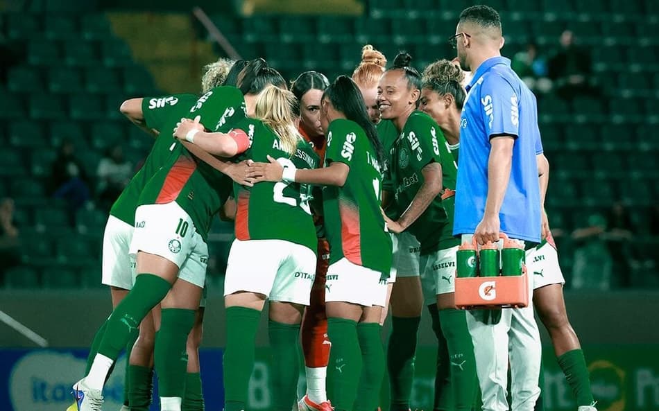 Palmeiras vence Corinthians por 3 a 2 no Brasileirão Feminino.