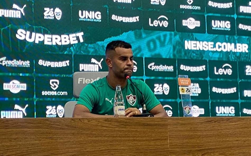Alisson em apresentação pelo Fluminense (Foto: Pedro Brandão/ Lance!)