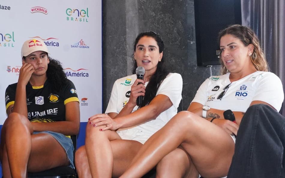 Carol Solberg na coletiva de imprensa do Areia Games (Foto: Maurício Val)