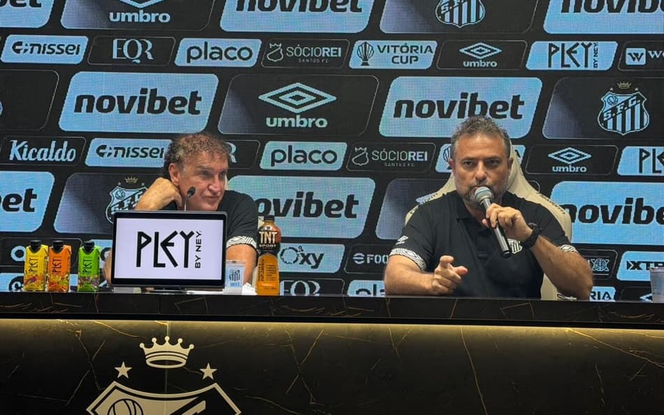 Alexandre Mattos ao lado de Cuca na apresentação do novo técnico. (Foto: Juliana Yamaoka/ Lance!)