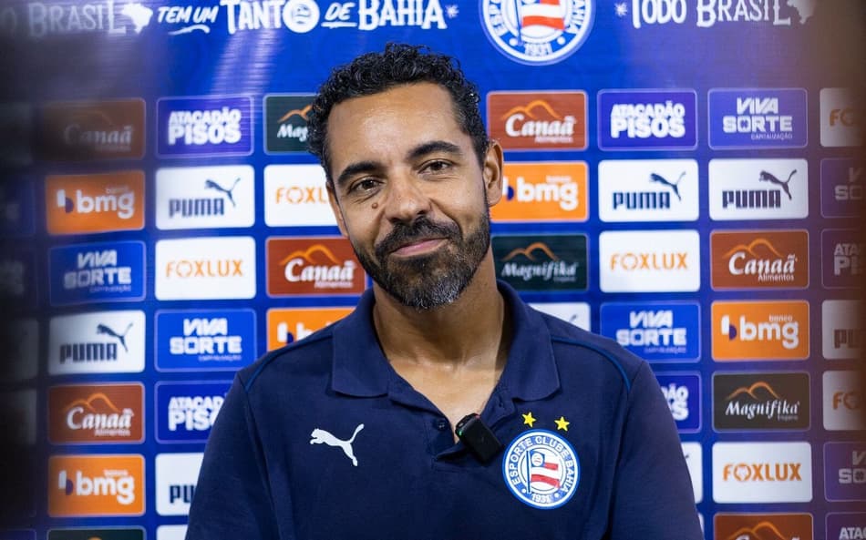 Felipe Freitas, técnico do Bahia, durante entrevista. (Rafael Rodrigues / EC Bahia)