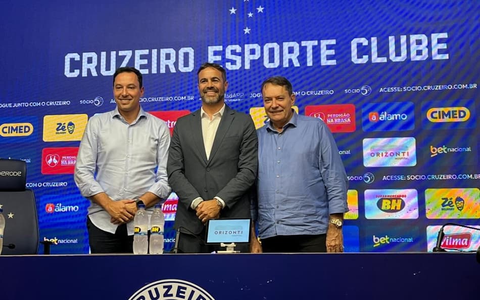 Artur Jorge e Pedrinho (Foto: Eduardo Statuti/Lance!)