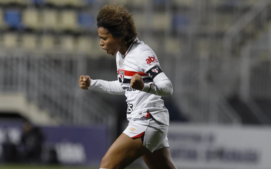Aline Milene comemora gol pelo São Paulo (Créditos: Rubens Chiri / São Paulo FC)