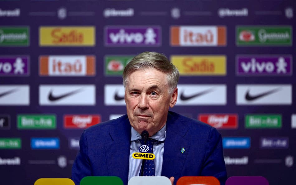 FBL-BRA-COACH-PRESSER