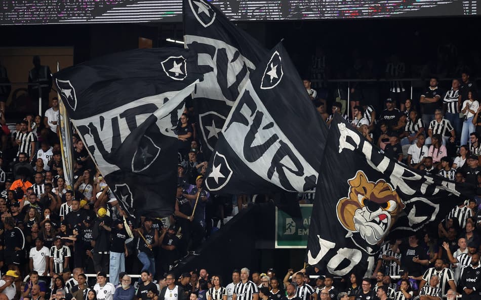 Botafogo tem Nilton Santos como aliado para tentar virar chave