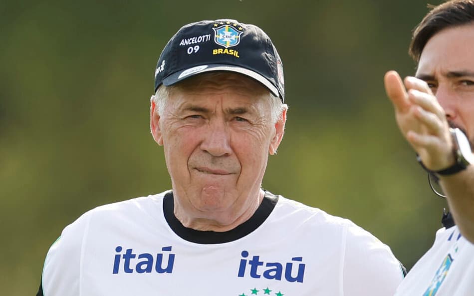 Carlo e Davide Ancelotti durante treino da Seleção em Orlando