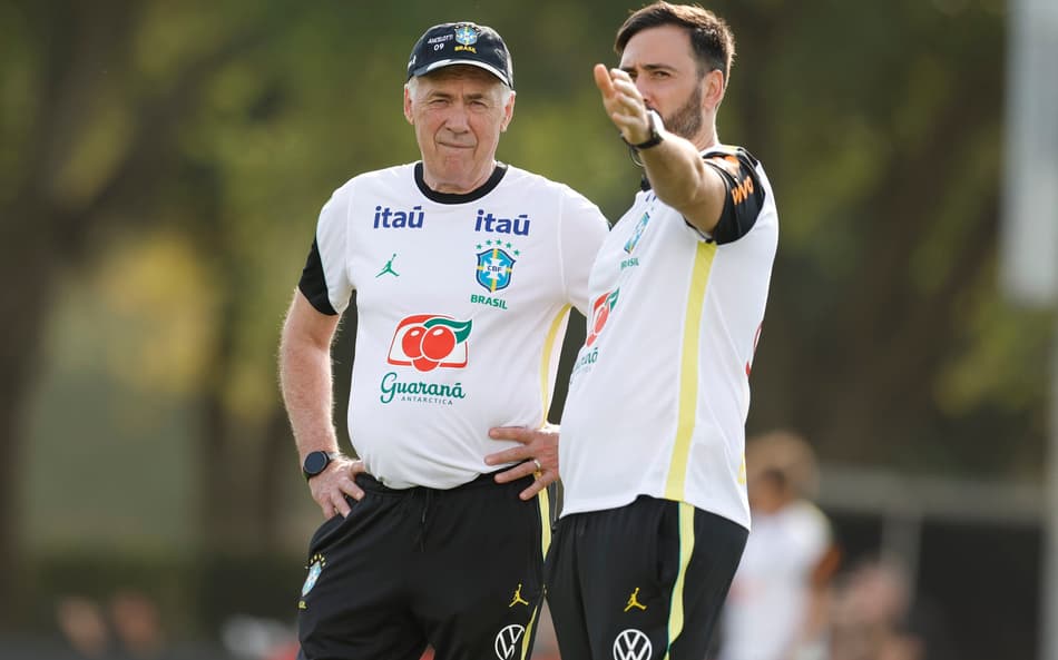 Carlo e Davide Ancelotti durante treino da Seleção em Orlando