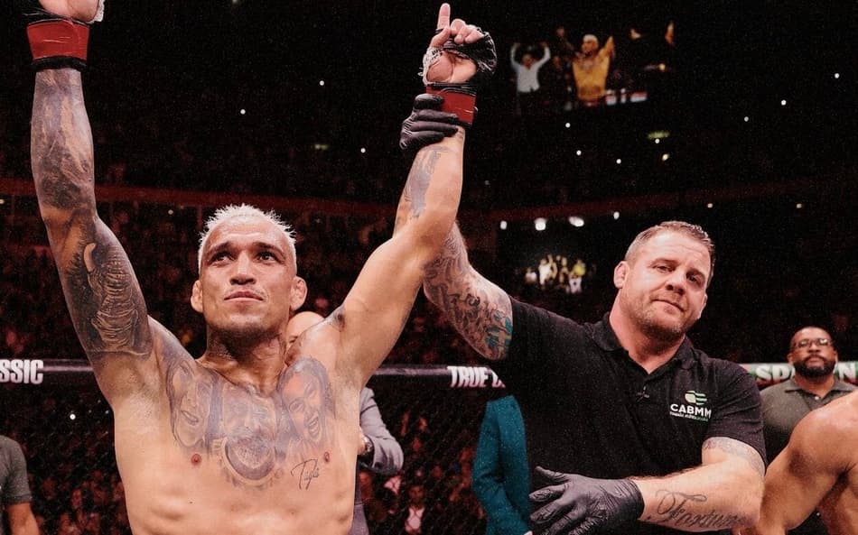 Marc Goddard anuncia vitória de Charles do Bronx no UFC Rio (Foto: Reprodução/X: @marcgoddard_uk)