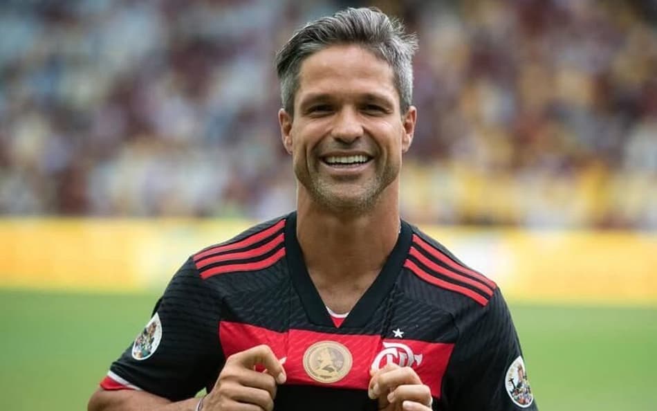 Diego Ribas em ação na despedida de Adriano Imperador, no Maracanã (Foto: Reprodução/Instagram)