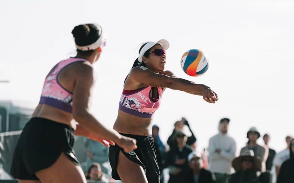 Duda e Ana Patrícia em ação na etapa de Newport Beach do Elite 16 (Foto: Volleyball World)