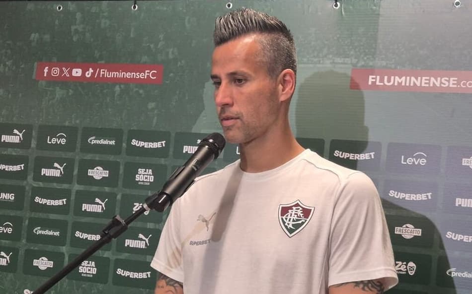 Fábio na zona mista após a classificação do Fluminense para a final do Carioca (Foto: Sharon Prais/Lance!)