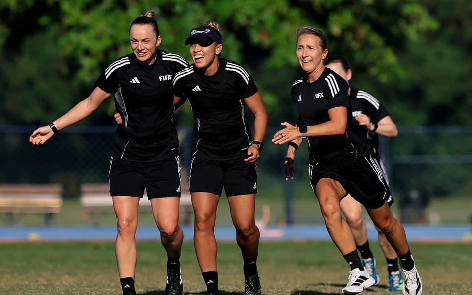 Fifa realiza seminário com árbitras no Brasil visando Copa do Mundo de 2027