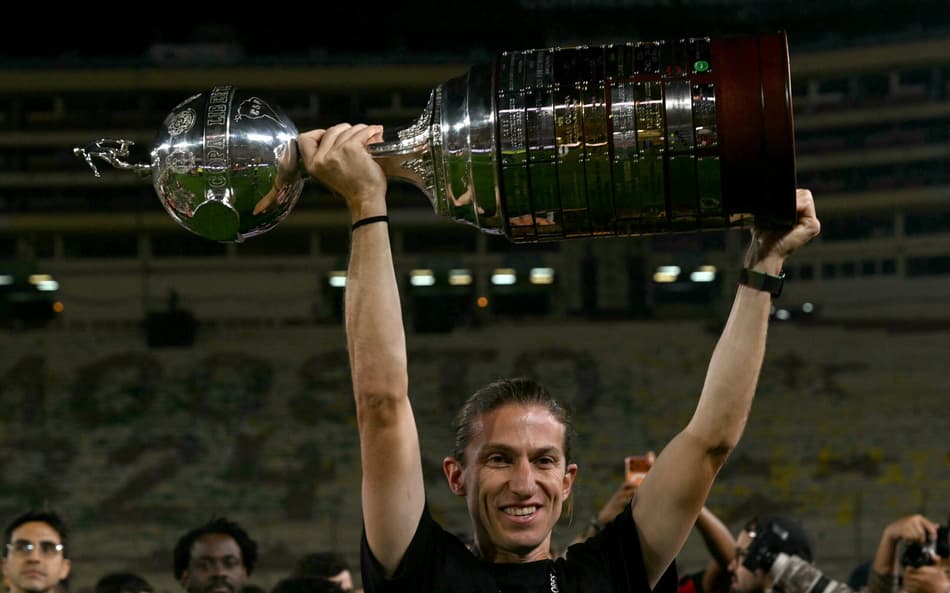 Filipe Luís conquistou mais uma Libertadores pelo Flamengo, agora como técnico