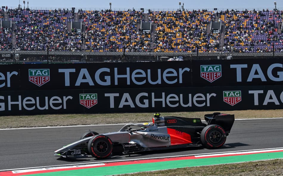 Gabriel Bortoleto em ação no GP da China pela F1 2026 (Foto: Jade GAO / AFP)
