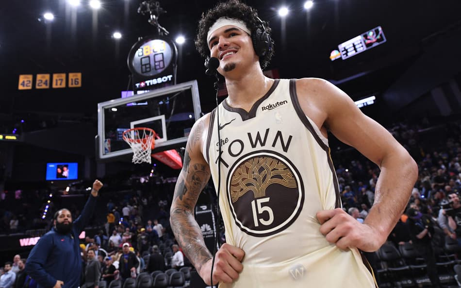 Gui Santos, do Golden State Warriors após vitória na NBA (Foto: Noah Graham / NBAE / Getty Images / Getty Images via AFP)