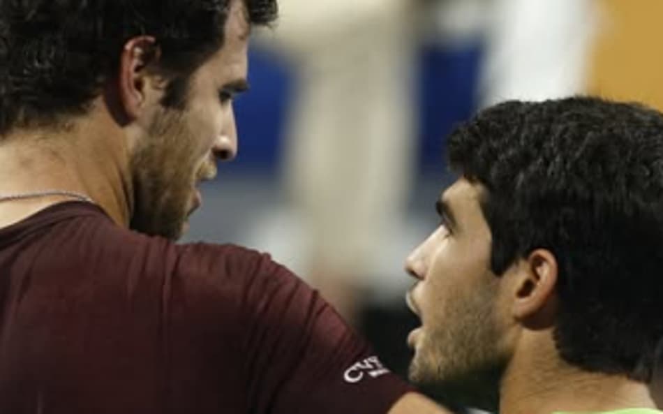 Russo Khachanov cumprimenta Alcaraz após vitória em Doha (Reprodução)