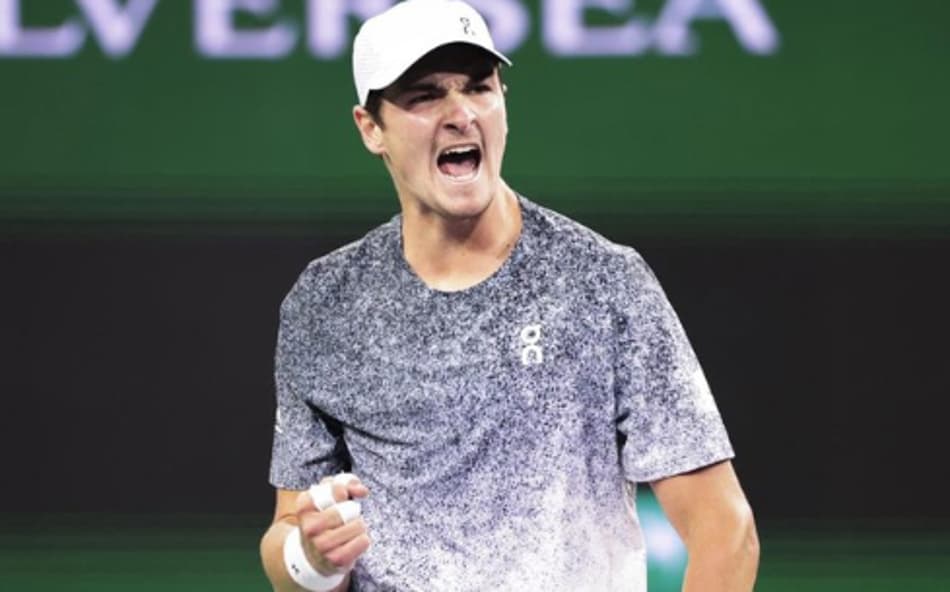 João Fonseca na histórica vitória sobre o americano Tommy Paul em Indian Wells (Divulgação)