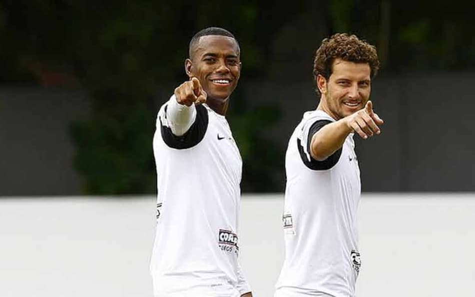 Elano e Robinho pelo Santos em 2015
