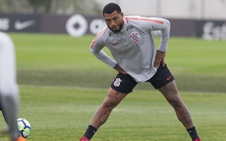 Kazim em treino do Corinthians