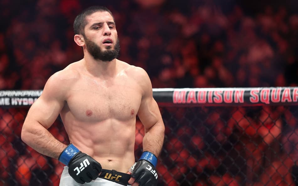 Islam Makhachev vence Jack Della Maddalena no UFC 322 (Foto: Ishika Samant/Getty Images/AFP)